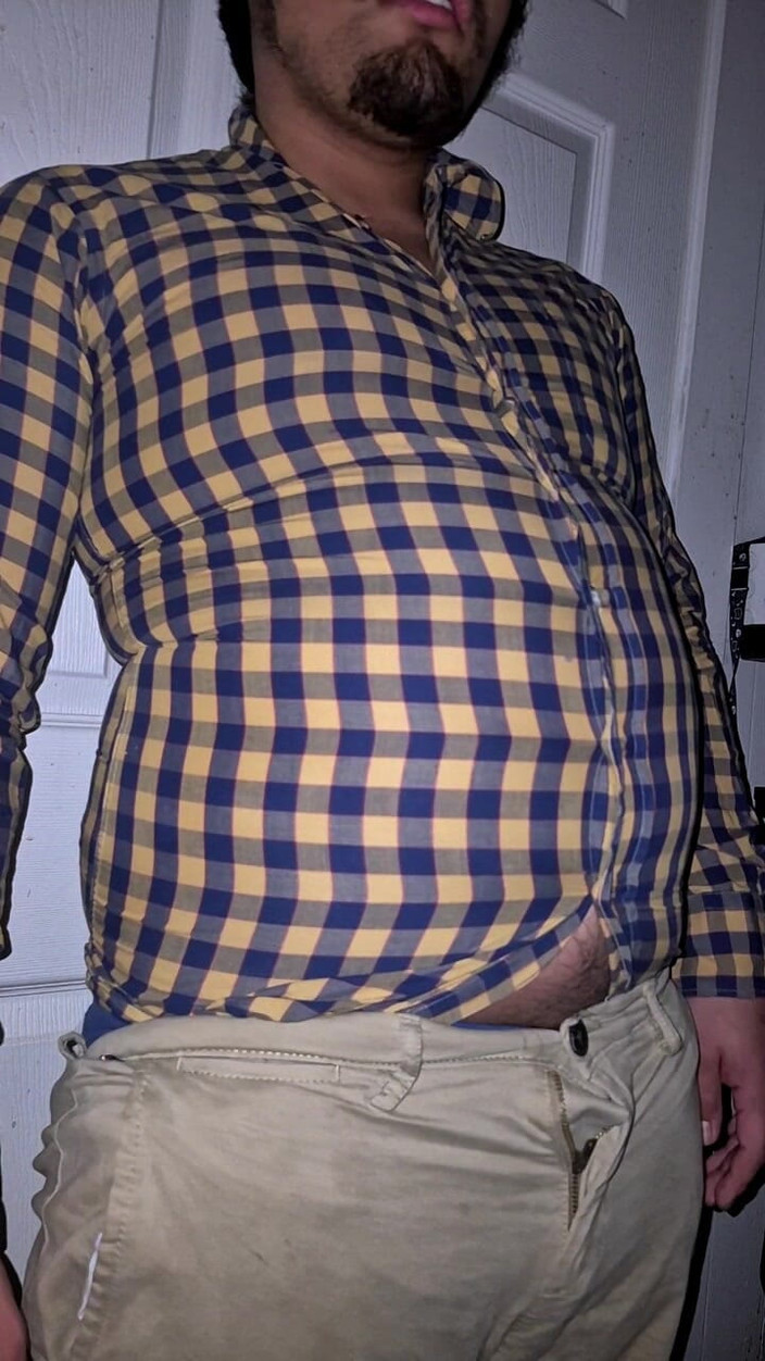 NakyJoss: Îmi ies butonul pe burtă