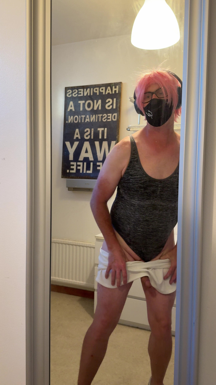 Julia Trans: Miroir, miroir sur le mur