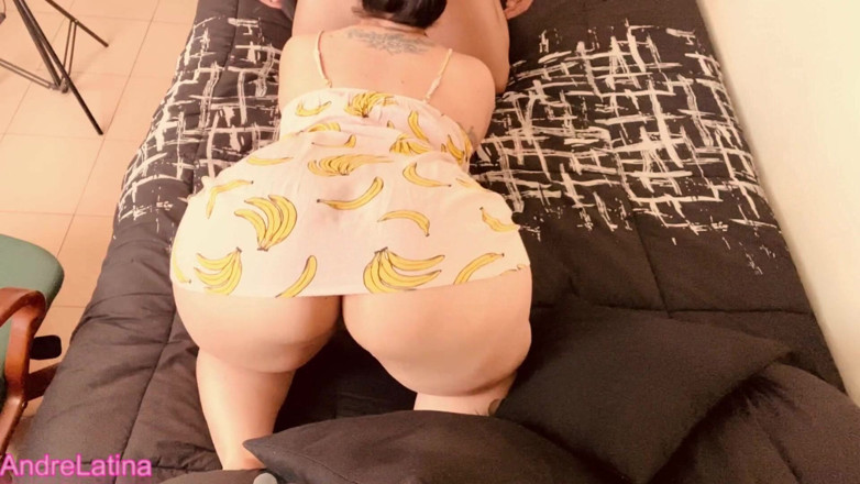 Gatita latina: 나는 의붓 형제 집에서 잠을 자고 우리는 그들이 우리를 혼자 남겨 두는 사실을 이용합니다.