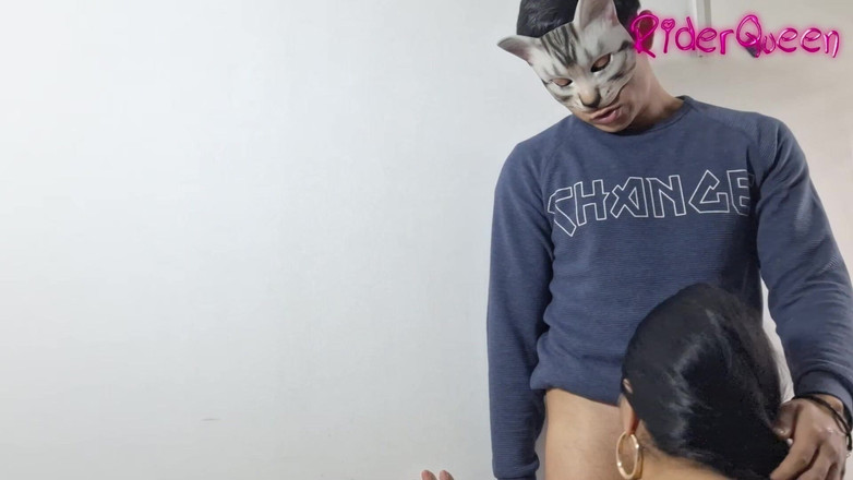 Riderqueen: 継母が継息子とベッドを共有する - ファン向け動画 MILF BBW