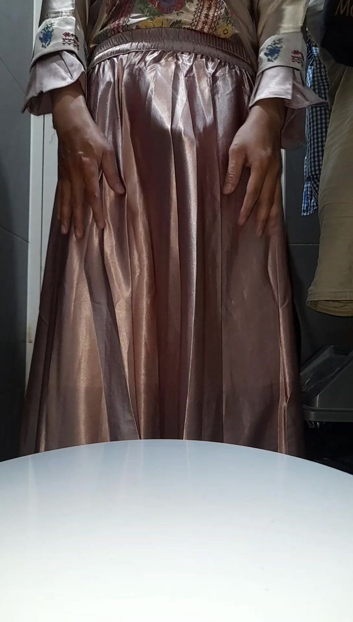 Naomisinka: Travesti saten seti giyiyor mastürbasyon