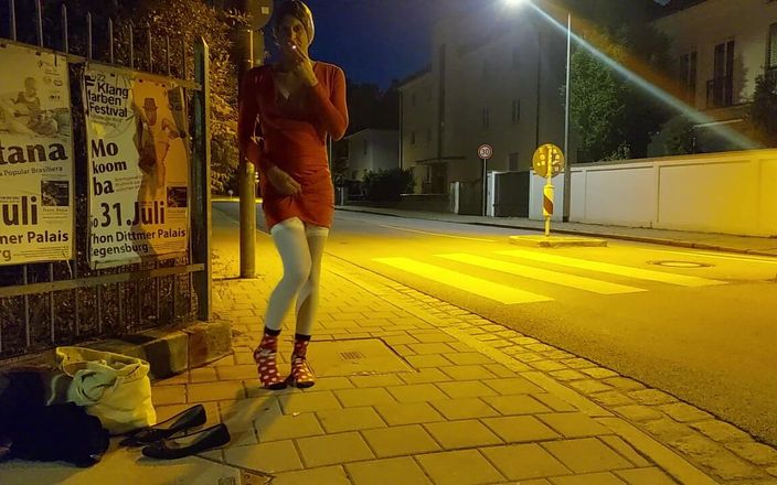 sweetfeet29: Kadın kılıklı şehirde aranmak istiyor