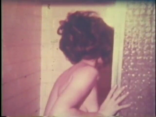 Vintage Usa: Chlupatá brunetka MILF pózuje pro kameru na castingu