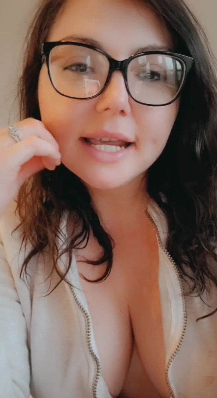 CoyWilder: 整天躺在床上玩弄我的阴户来帮我