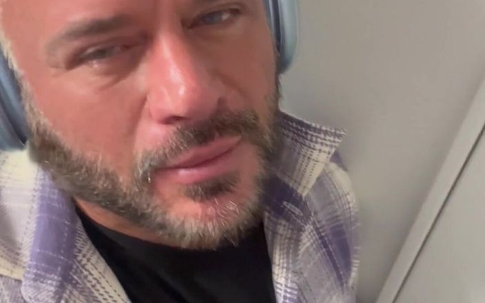 Bjorn Andrey: Você me chuparia no avião wc?