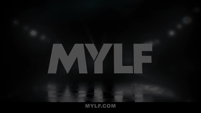 Mylf Official: 여친과 섹스하는 아줌마