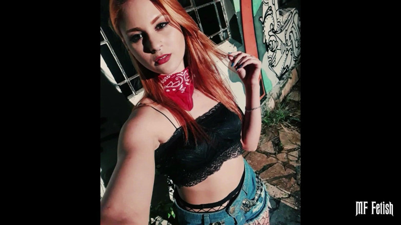 Sapphic Latinas: Aku menyerah pada bibirmu