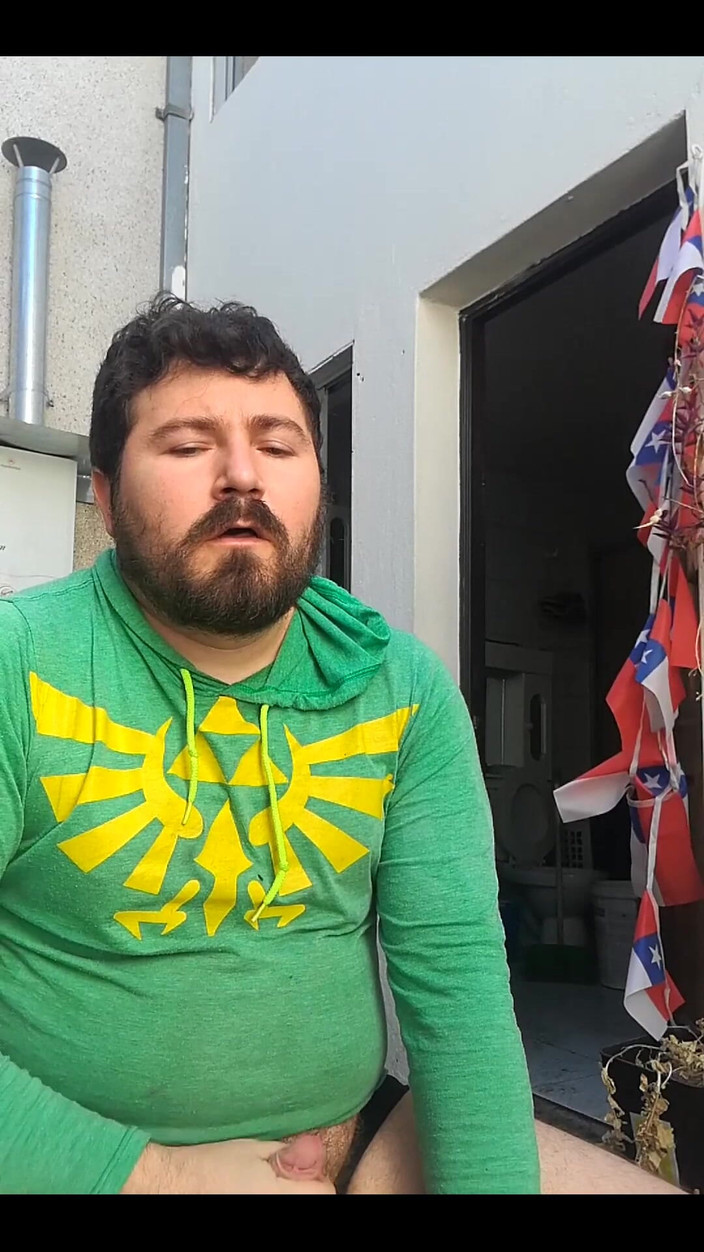 Rokkuman: Dışarıda mastürbasyon yapıyor