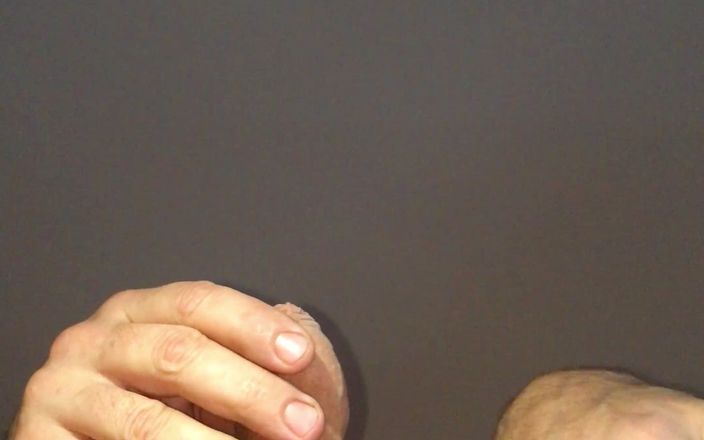 White Ukrainian Dick: Leniwa robota małego nieobrzezanego białego kutasa.