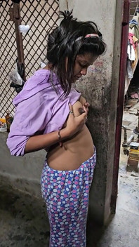 Desi village bella sali sesso a pecorina in cucina