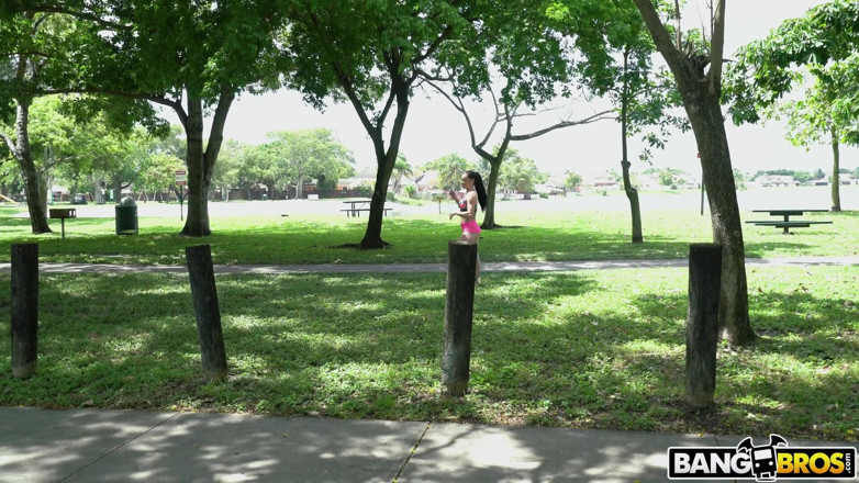 BangBros: Bangbros - menina da academia de bunda grande é fodida