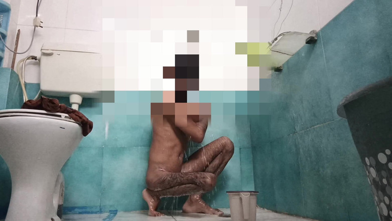 Brijesh 270: Sucia madrastra ayuda a su joven en la ducha y...