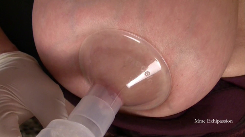 Mme Exhipassion: Stiefmutter squirtet eigene muttermilch, milchige titten, nippelspiel, Peephole-bh