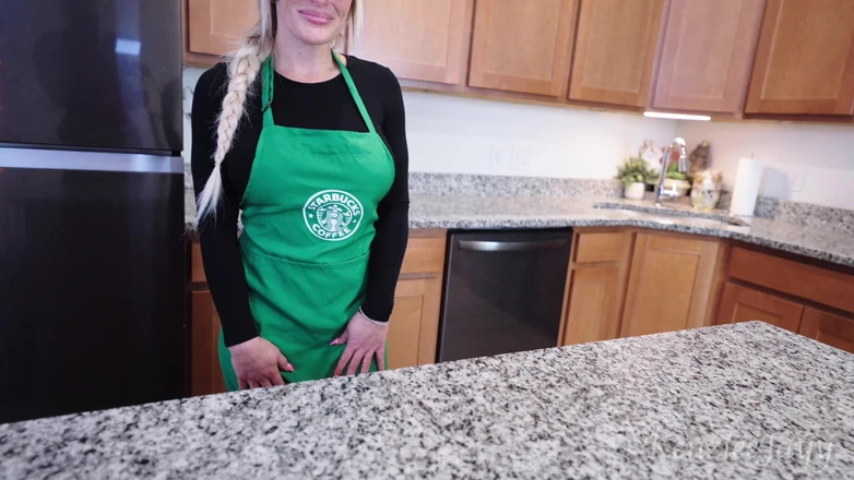 Kenziee Jayy: Die vollbusige auf dem großen bbc squirtet und schluckt sperma...