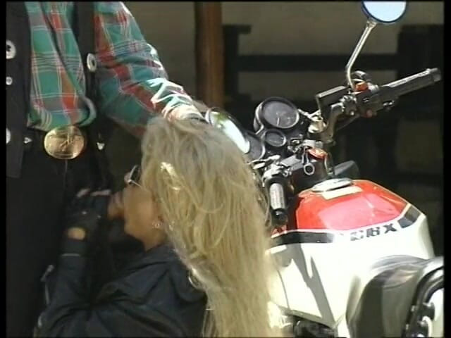 Lucky Cooch: Fantastic blonde babe gets anally fucked outdoors