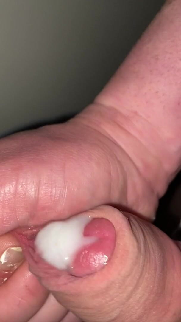Foreskinguy: Unbeschnittener cumshot in seine eigene vorhaut