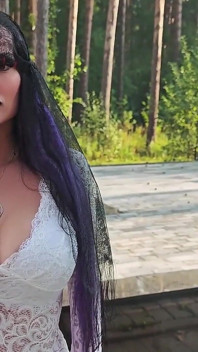 VRăjitoarea Gotică Rătăcește Cimitirul, Efectuează Ritualuri De Magie Neagră Și Te Face Să Te Închini Ei Și Lui Satan.