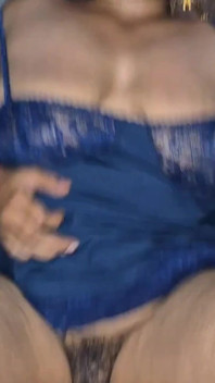 Saftige nachbarin bhabhi sreeja mit großen brüsten in sexy blauen dessous von mir gefickt