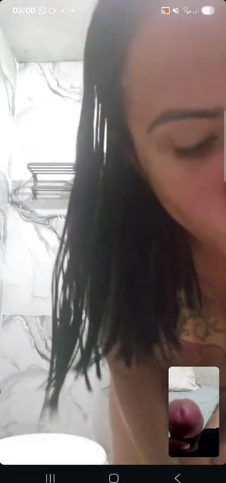 Renata Frazao: Im badezimmer