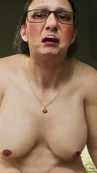 세도야 60세 라티나 GILF, 젊은 남성을 가르치다