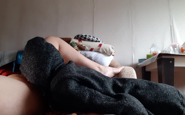 Lesbian-candys: Quando meu namorado foi tomar banho, sua madrasta me seduziu...