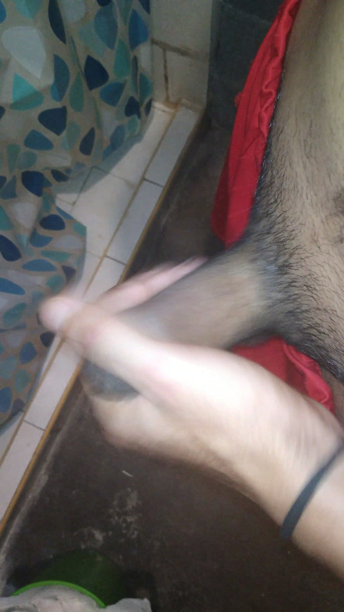 AlexAlejandro13: Îți place cum îmi ating pula bine erectă și groasă