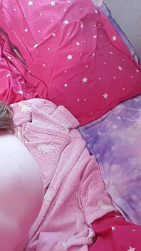 Pink Dragon dildo ile oynuyor