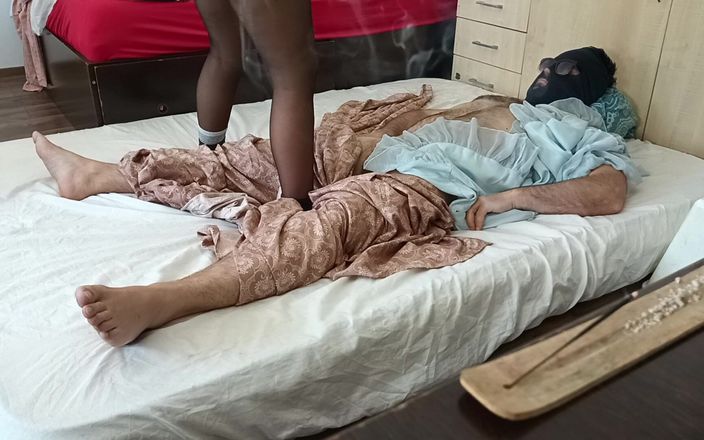 Amateur_MS: Massaggio nylon di una coppia amatoriale