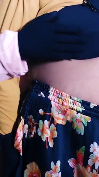 孟加拉英俊美女与房东发生性关系