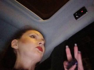 Dominatrix Redsonyja: Cewek seksi ini memilih dan pergi dengan uang seksi ini!
