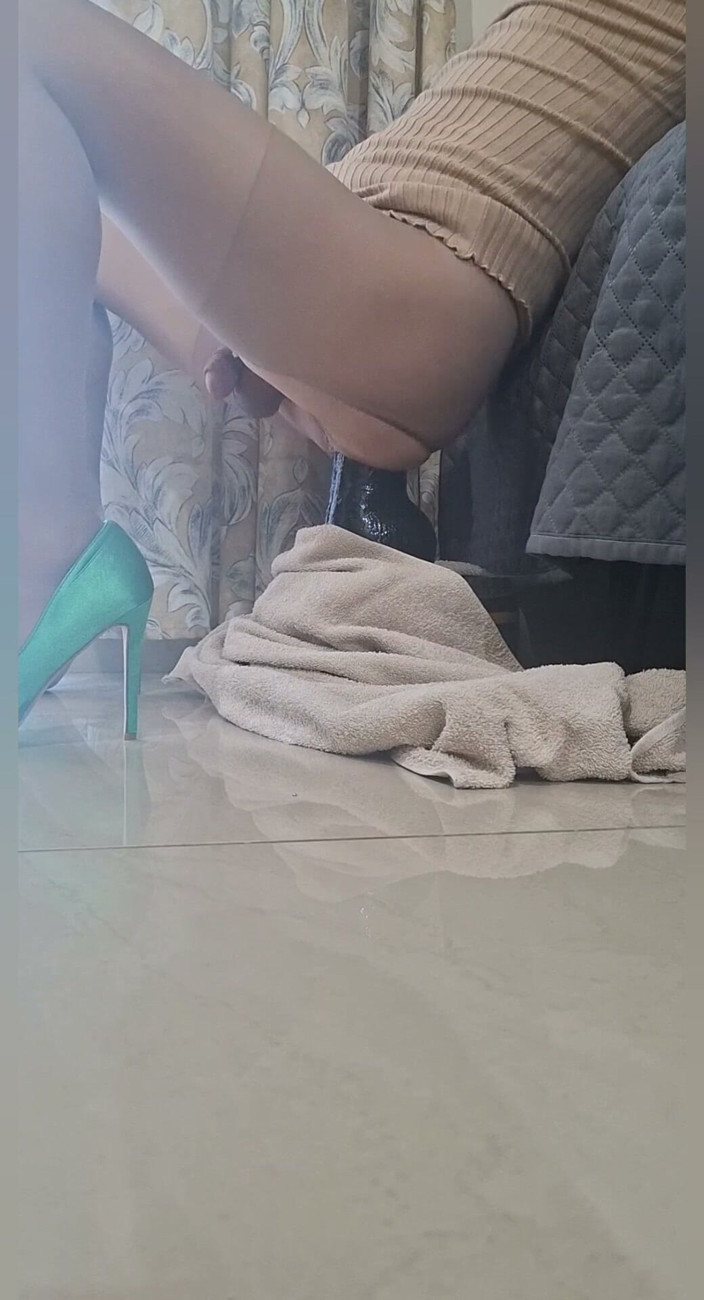covo_sissy_cross: Relax and Enjoy This Huge Black Dildo Sliding Inside Me!