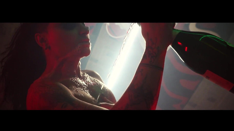 California TV: Бонус відео: танці - Монік Бертоліні