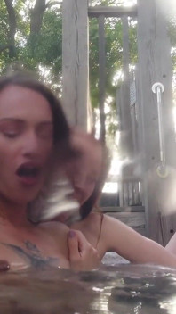 Waterbabes: Der Whirlpool Reverse-gangbang