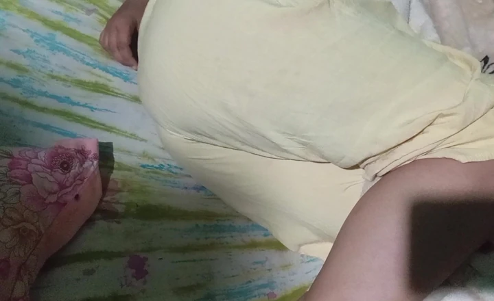 CoupleWorld: Adik tiri menunjukkan pepek comelnya apabila saya mahu melihat