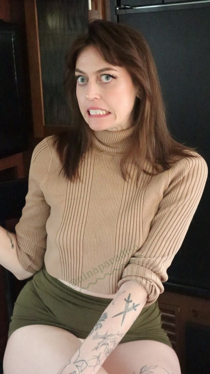 Nina Paradisa: Du willst meine kleine fußsklavin sein