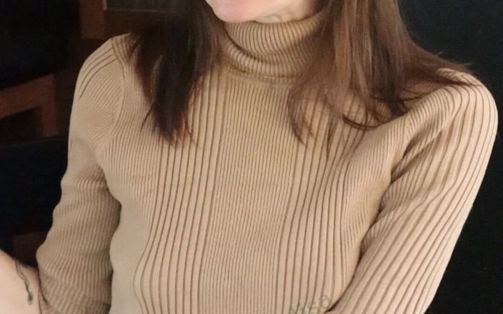 Nina Paradisa: 넌 내 작은 발 노예가 되고 싶어