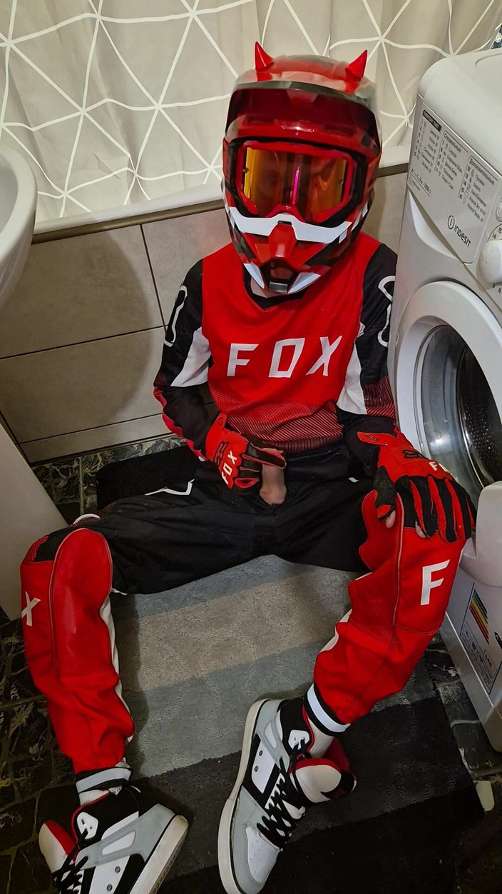 Sneakersmax98: Tempat yang bagus untuk mendapatkan gigi basah