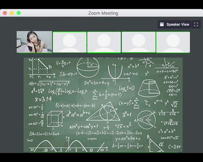 Cherrryblisss: Lil Slut (dikunci) aku lagi asik main di kelas onlineku