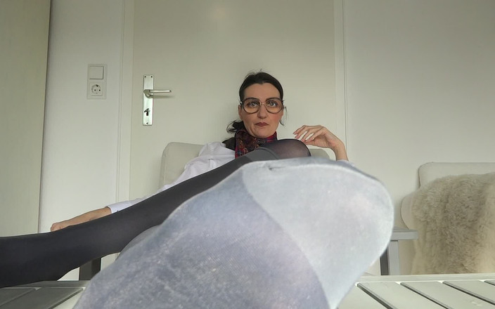 Lady Victoria Valente: Cum on the Stepaunty glasses! Strict cheese foot breeding