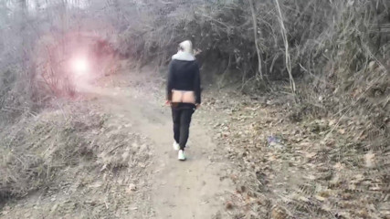 Chri Ursula: 看看我在开车的时候的郁郁葱葱，我在车里射精