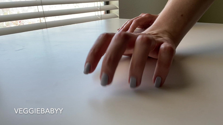 Veggiebabyy: Tapping My Painted Nails on a Table