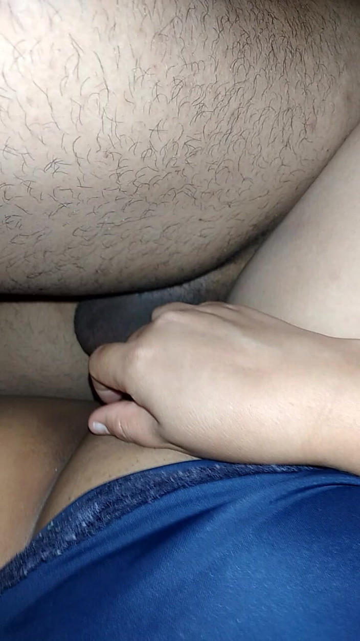 RealLoveX1: 丰满的黑发女郎让食者从侧面！