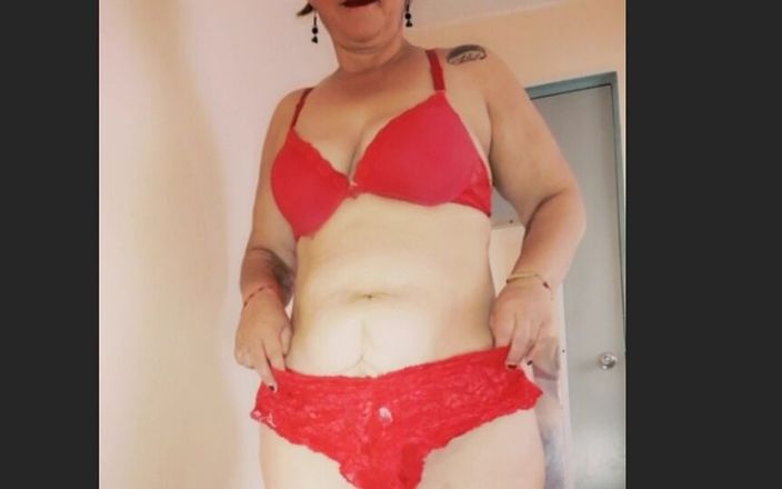 Exquisite big ass: Aku ganti baju dan muasin memekku pakai mainan seks favoritku