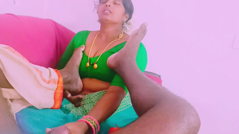 Telugu honey lips: Pembantu rumah desi kampung berkongkek dengan pemilik. Cakap kotor Telugu.