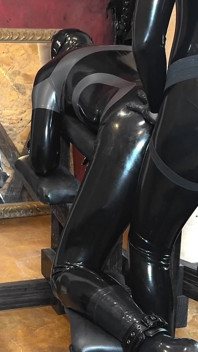 在地牢插菊花，第2部分 - Alex latex