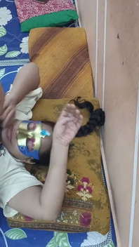 Mask Wali Girlfriend Ki Chut Chati, Phir Cumshot Maara