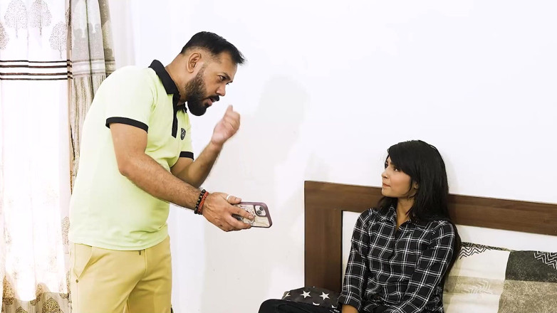 Uncutadda: सौतेला पापा अपनी सौतेली बहन को चोदता है और मुश्किल से चोदता है