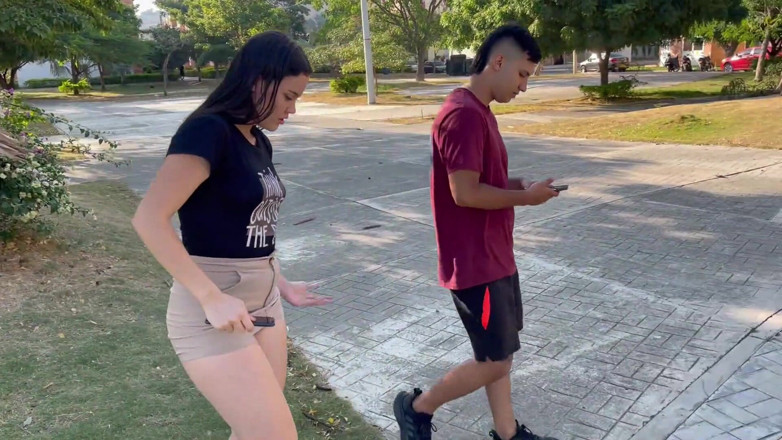 kathalina bronw: Küçük komşumu sert bir göt sikişiyle teselli ediyorum ve dölümü...