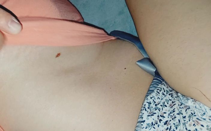 SadKarlos: Tôi đánh thức bạn cùng phòng của tôi và đụ cô ấy mạnh...