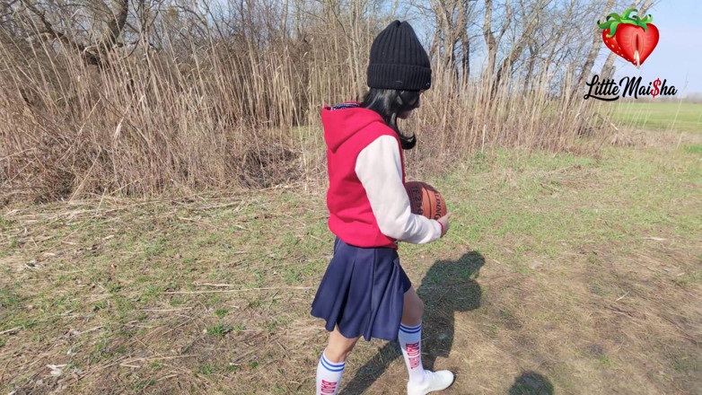 LittleMaisha: Sıkı ve sıska siyah saçlı basketbolcu bir yabancının arabasında sert...